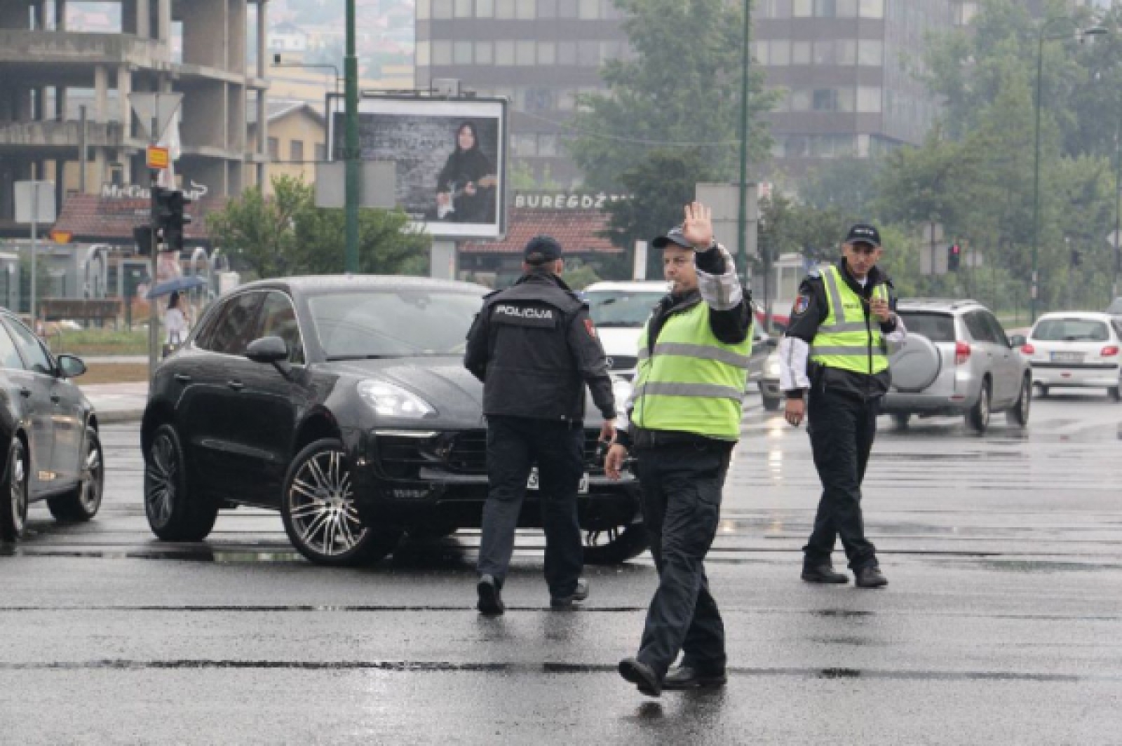 Automobil udario pješaka na Otoci, povrijeđena jedna osoba