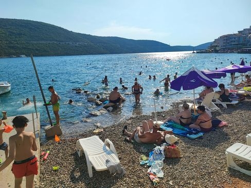 U Neumu još jedan lijep ljetni dan: Olujni vjetar, pljuskovi i nemirno more najavljeni za večeras
