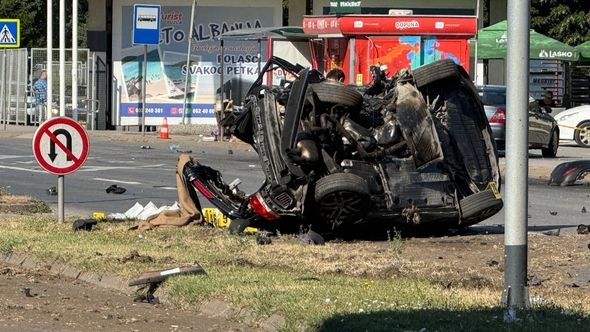 Tuzla: Dežurni tužilac naredio obdukciju tijela poginulog mladića te vještačenje automobila