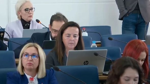 Od Trojke nas ništa više ne smije iznenaditi: Vlada KS prihvatila sve amandmane supruga Belme Kapo, građanina Kenana Kape