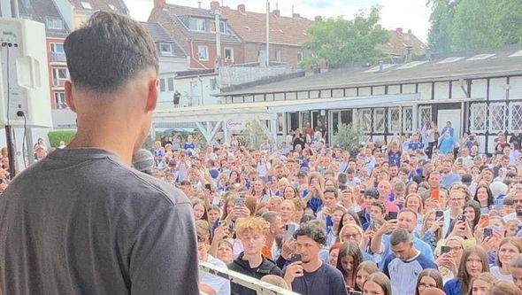 Video / Nakon Mundijala: Veliki doček za Kerima Alajbegovića u rodnom Kelnu