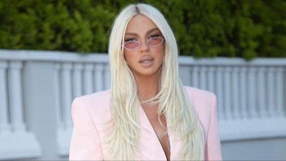Jelena Karleuša objavila vaskrsnu fotografiju: "Poziram, poziram.."