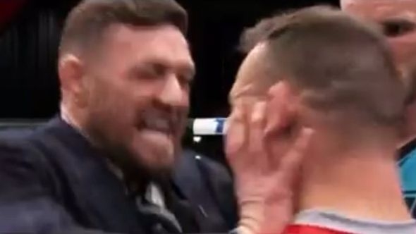Sprema se nevjerovatan šou: Mekgregor poludio, uhvatio Čendlera za vrat i odgurnuo ga