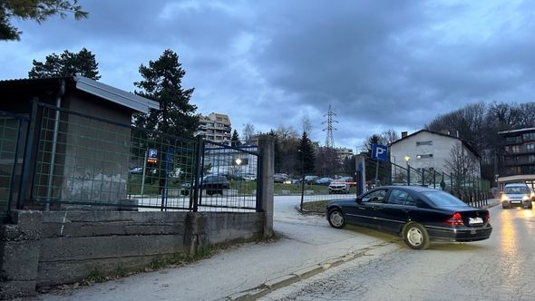 Kad će prestati jutarnje gužve na parkingu KCUS-a