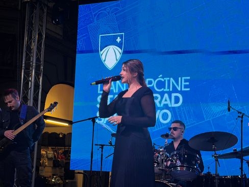 Ilma Karahmet zapjevala u srcu Sarajeva: Nizali se veliki hitovi