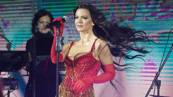 Video / Milica Pavlović nije znala da nastupa na pokretnoj bini: Njena reakcija postala hit na društvenim mrežama 