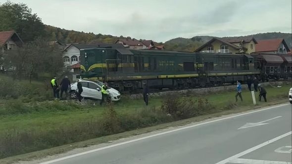 Detalji užasa kod Srebrenika: Ima povrijeđenih u sudaru voza i automobila