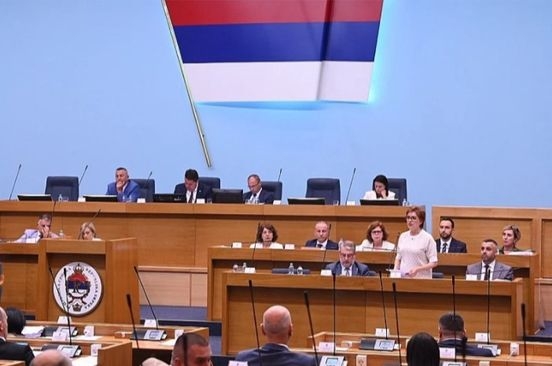 NSRS usvojila zabranu isticanja zastave Armije RBiH: Kazne do tri godine zatvora