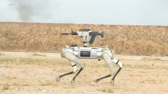 Kina ubrzano razvija vojnu vještaku inteligenciju: Od "robotskih pasa" do roj-dronova