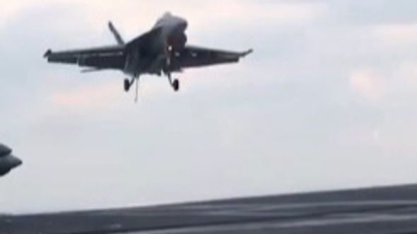 Video / Američki F-18 borbeni avion srušio se u more prilikom slijetanja na nosač aviona