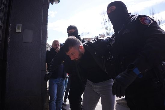 "Avaz" na licu mjesta: Uhapšeni u akciji "Overdose" dovedeni u prostorije MUP-a!