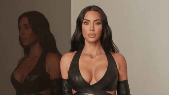 Sićušni bikini i bujne grudi: To može samo Kim Kardašijan