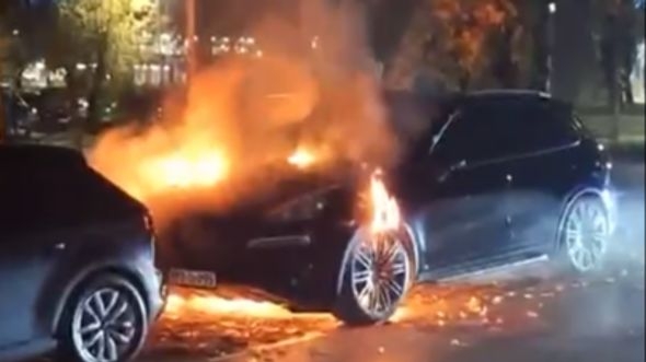 U Tuzli zapaljen automobil marke Porsche, ekipe upućene na teren