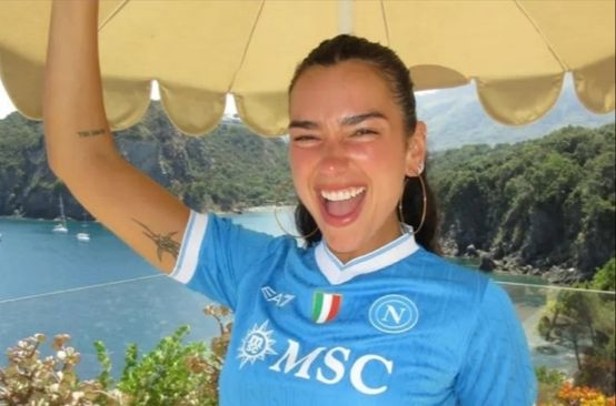 Potpuno gola u kadi: Dua Lipa objavila par fotografija s medenog mjeseca