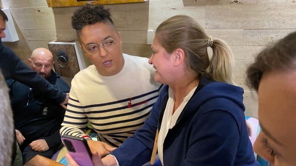 Marija Šerifović stigla na Baščaršiju: Častila Sarajlije ćevapima