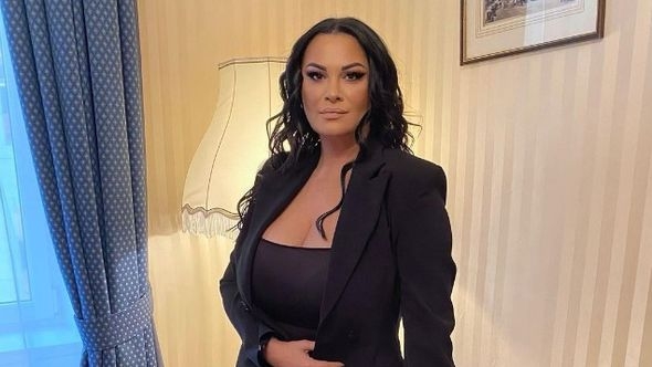 Jana pokazala tijelo ispod tuša 