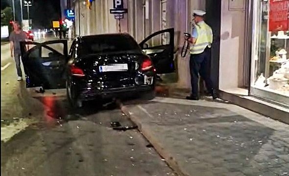 Video/ Muškarac izgubio kontrolu nad vozilom i udario u ćevabdžinicu 