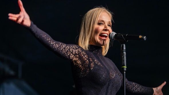 Prije 30 godina prvi put je stala na pozornicu: Jelena Rozga podijelila emotivnu uspomenu