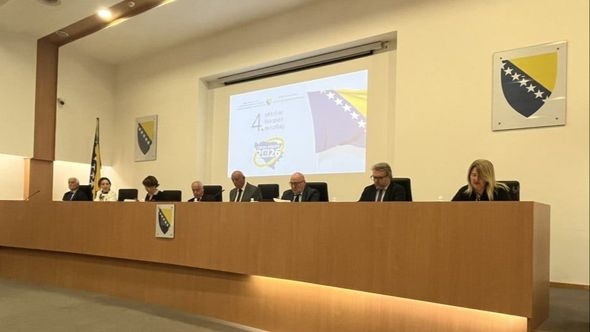 Kalaba: Zabranjeno političko oglašavanje i preuranjena politička kampanja