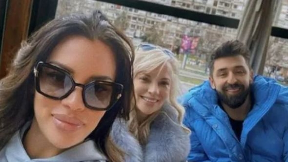 Sad je jasno na koga je naslijedila ljepotu: Supruga poznatog voditelja se smatra pravom ljepoticom, a ovo je njena majka