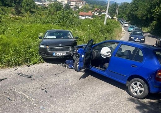 Teška saobraćajna nesreća na Husinu: Jedna osoba povrijeđena