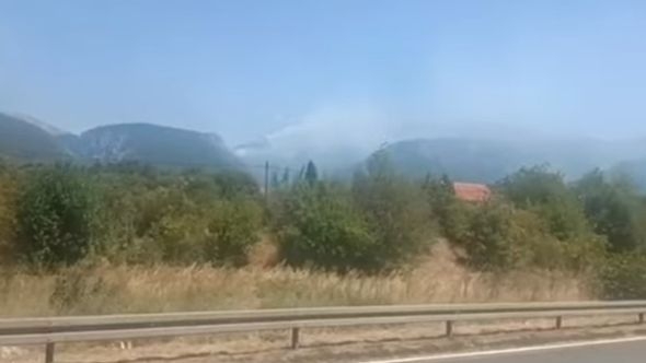 Video / Ponovno se aktivirao požar na planini Rujište kod Mostara: Vatrogasci se bore s vatrenom stihijom