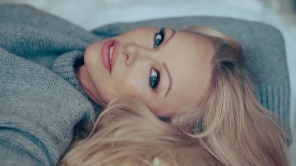Pamela Anderson u kostimu iz serije “Baywatch” pokazala liniju