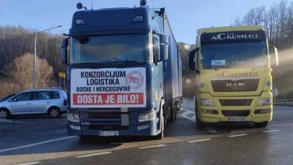 S granica jutros vraćeno više od 100 kamiona, 2.000 tona robe ostalo zarobljeno u BiH