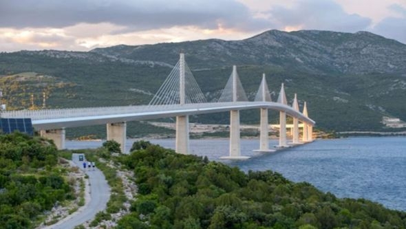Prve pukotine na Pelješkom mostu: "Sve će sanirati Kinezi"