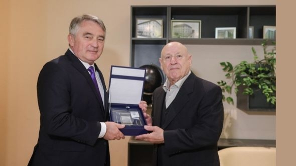 Komšić uručio Povelju Kulina bana Emilu Šuštaru