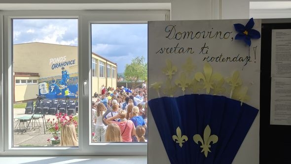 Video / Dedić uskoro stiže, a u školi ga čeka prizor koji pokazuje koliko BiH voli svoje Zmajeve