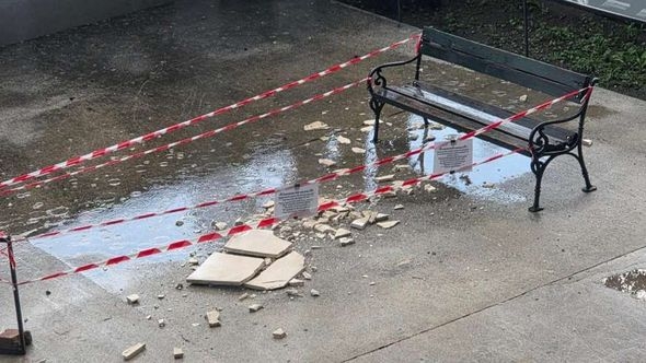 Sa zgrade Historijskog muzeja BiH otpale fasadne ploče, traže se hitne mjere zaštite objekta