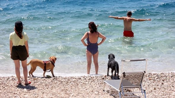 Više mjesta na hrvatskom Jadranu prazno: "Prošle godine u ovo vrijeme nisi imao gdje staviti peškir"