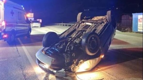 Nesreća u Austriji: Muškarac iz BiH pijan sjeo za volan, pa mu vozilo završilo na krovu