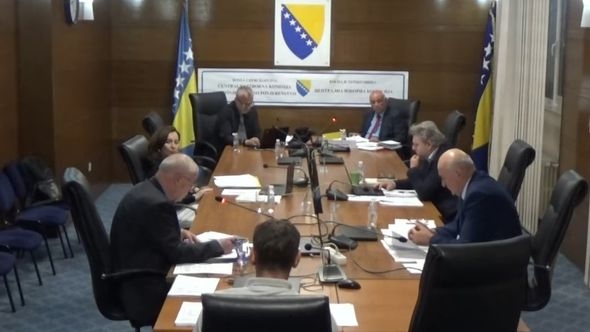 Ovjereno učešće na izborima za 67 političkih subjekata: Drama oko SNSD-a, Arnautović bio protiv