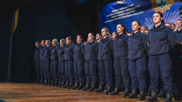 U Bihaću zakletvu položila 44. klasa kadeta Uprave policije MUP-a USK