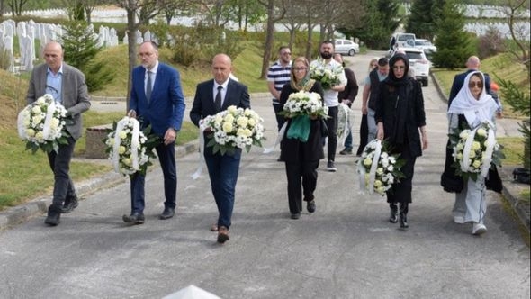 Položeno cvijeće u spomen na nastradale bebe Dječijeg doma Bjelave