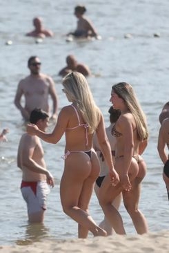 Tange sve popularnije na jadranskim plažama: Odvažni kupaći kostimi obilježili sezonu