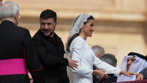 Zelenski često na meti kritika: Postoji razlog zašto nije nosio odijelo na Papinoj inauguraciji