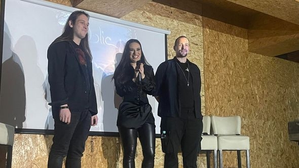 Tifina kćerka promovirala debitantski singl i spot "The Gift"