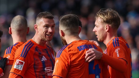 Šalke konačno slavio: Edin Džeko junak u Kielu