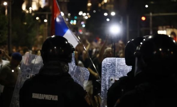 Video / Srbija i večeras u znaku protesta: Demonstracije na ulicama u većini gradova