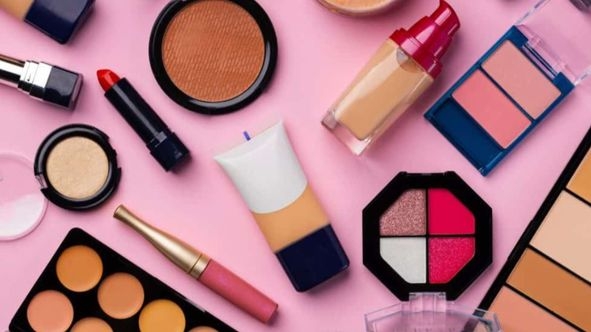Trikovi kako nanositi make-up da se šminka ne rastopi tokom najluđe noći