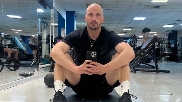 Dok čeka novi angažman, Marko Maksimović formu održava u teretani