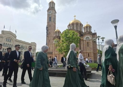 Ulicama Banje Luke prošetali maturanti treće generacije medrese "Reis Ibrahim-ef. Maglajlić"