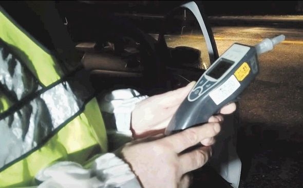 MUP ZDK: Proteklog vikenda sankcionisan 71 vozač zbog alkohola, 115 zbog telefoniranja tokom vožnje