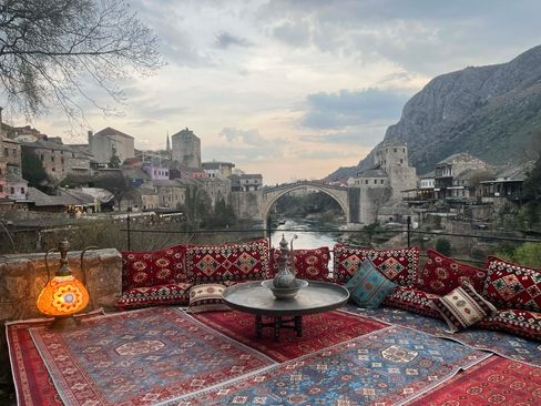 Čekanje iftara kraj Starog mosta: Mostar i 26. dan ramazana u posebnoj čaroliji