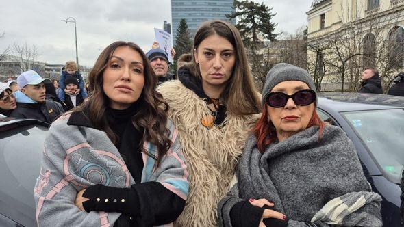 Hana Hadžiavdagić sa majkom  pokazala solidarnost na ulicama Sarajeva