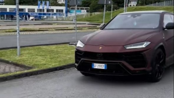 Video / Pogledajte sa kakvom „mašinom” Džeko stiže na trening, cijena je vrtoglava