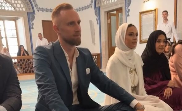 FK Sarajevo obradovao Džanana Musu i njegovu suprugu Aminu vrijednim poklonom